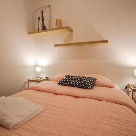 One Bedroom Equipped In Old Лилль Экстерьер фото