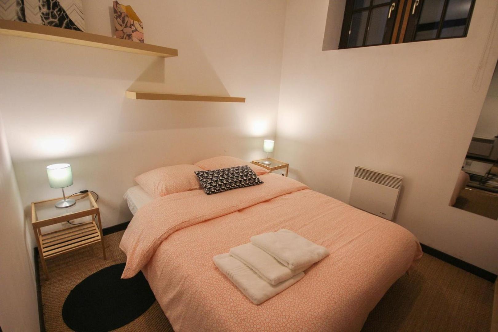 One Bedroom Equipped In Old Лилль Экстерьер фото