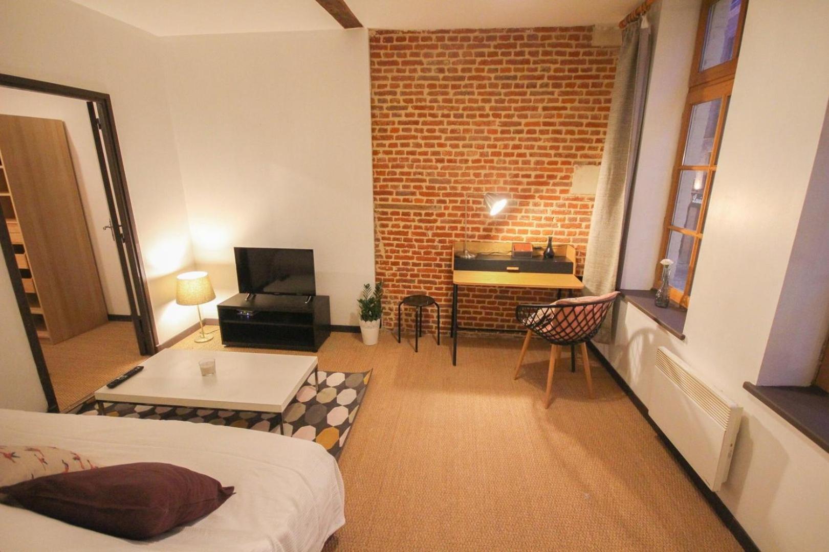 One Bedroom Equipped In Old Лилль Экстерьер фото